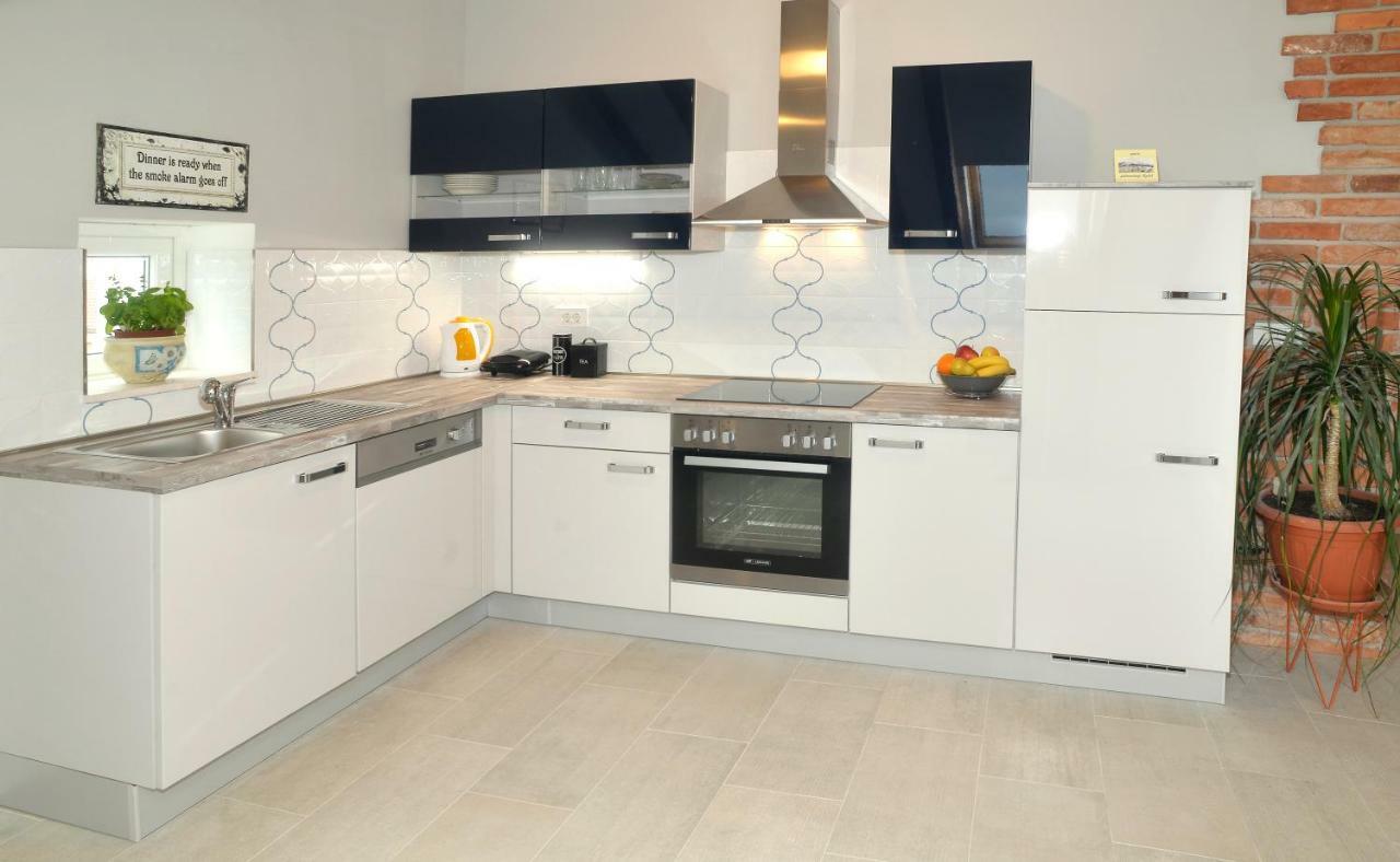 Apartment Holiday In Подстрана Екстер'єр фото
