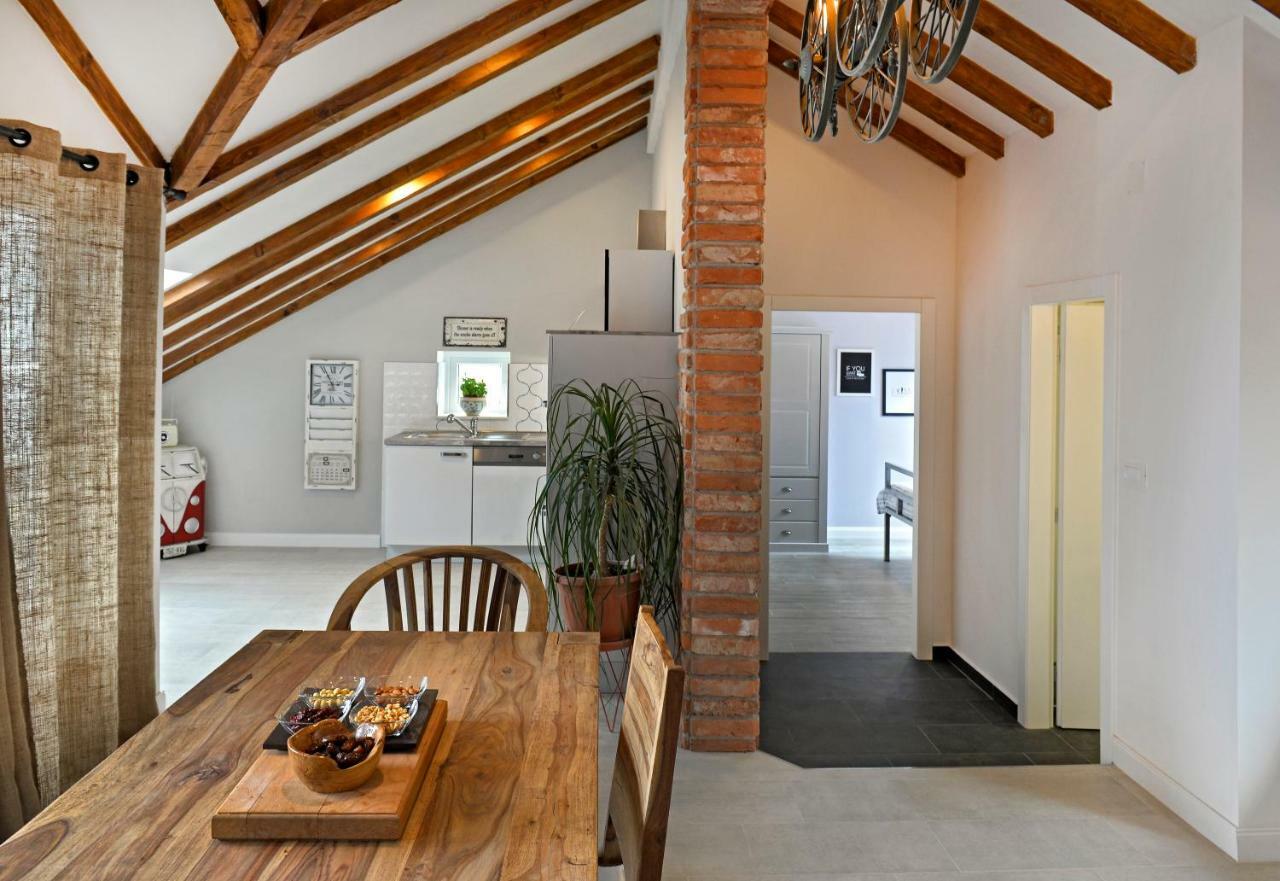 Apartment Holiday In Подстрана Екстер'єр фото